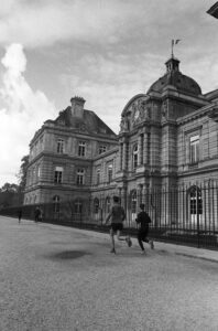 Photographie du jardin du Luxembourg à Paris effectué avec une pellicule Kodak TMAX 400