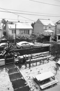 Photographie d'une ville enneigée