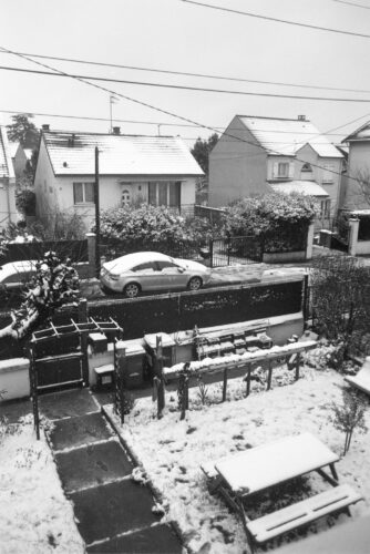 Photographie d'une ville enneigée