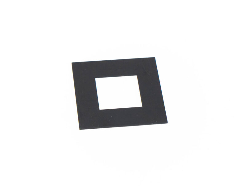 Masque fixe 24x24mm pour passe-vues Meopta